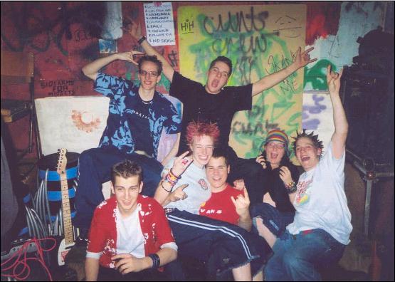 HiH in a rare moment of band togetherness.. Shortly after this pic was taken everyone reverted to beating Ross and Riley up...